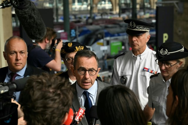 Le ministre de l'Intérieur Bruno Retailleau lors d'une visite à la Gare du Nord à Paris, le 19 juin 2025
