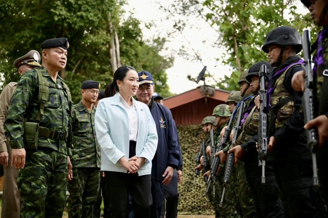 Nachdem Thailands Ministerpräsidentin Paetongtarn Shinawatra einen Regional-Armeechef in einem öffentlich gewordenen Telefonat kritisierte und damit eine Regierungskrise auslöste, haben sich die beiden am Freitag getroffen.