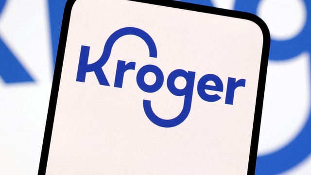 An alleged Kroger employee commented on Reddit, acknowledging the design flaws while expressing mixed feelings about the criticism directed at the staff. REUTERS/Dado Ruvic/Illustration/File Photo