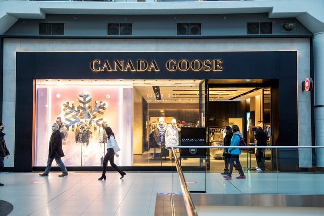 A Canada Goose store in the CF Toronto Eaton Centre shopping mall in Toronto, Ontario, Canada December 13, 2021.  REUTERS/Carlos Osorio/ File Photo