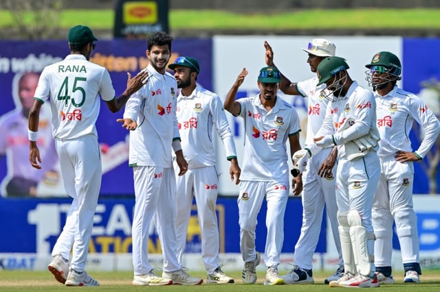 Bangladesh's Nayeem Hasan (2L) celebrates after taking the wicket of Sri Lanka's Dhananjaya de Silva during the fourth day of the first Test cricket match between Sri Lanka and Bangladesh
