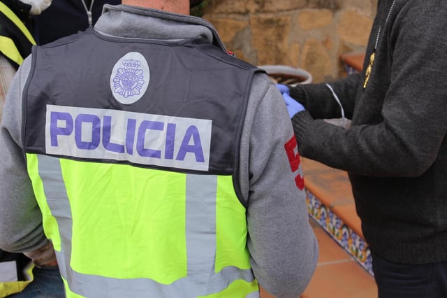 Imagen de archivo de un agente de la Policía Nacional en un operativo.