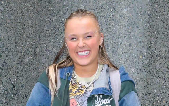 JoJo Siwa felt like she &#39;boxed herself in&#39; by calling herself a lesbian (Raymond Hall/GC Images)