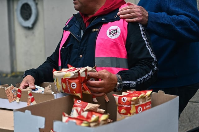 Dans son rapport publié le 19 juin, la Cour des comptes donne satisfecit aux Restos du cœur, tout en considérant que l’association aurait pu utiliser de manière plus importante ses réserves en 2023.