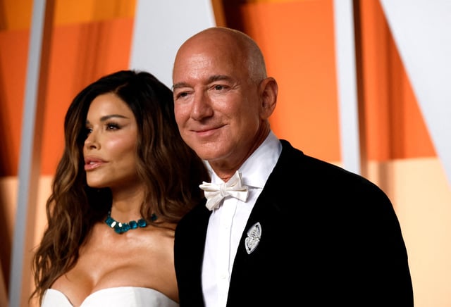 Lauren Sanchez and Jeff Bezos arrive at the Vanity Fair Oscars party after the 97th Academy Awards, in Beverly Hills, California, U.S., March 2, 2025. REUTERS/Danny Moloshok/File Photo