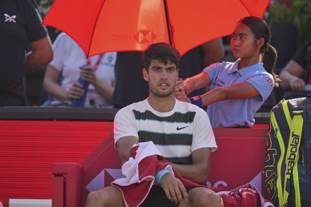 Carlos Alcaraz, en un descanso de su partido de cuartos de final de Queen's.