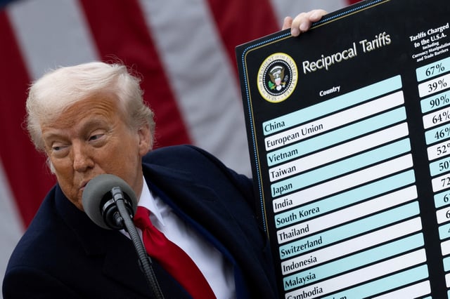 U.S. President Donald Trump delivers remarks on tariffs in the Rose Garden at the White House in Washington, D.C., U.S., April 2, 2025. REUTERS/Carlos Barria/File Photo