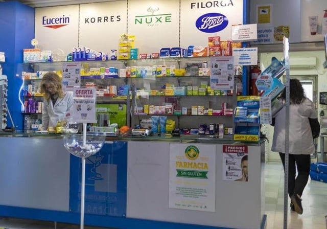 Personal en una farmacia de la Comunidad Valenciana