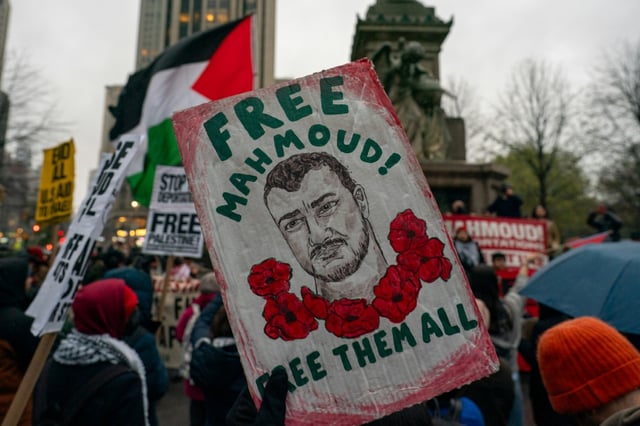 Des manifestants réunis à New York pour demander la libération de Mahmoud Khalil, le 12 avril 2025