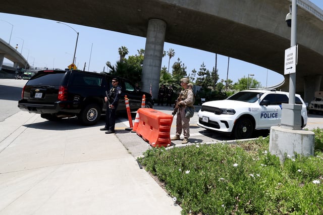 U.S. Vice President J.D. Vance's motorcade arrives at the Wilshire Federal Building in Los Angeles, California, U.S. June 20, 2025. REUTERS/Aude Guerrucci