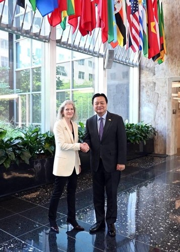 South Korean Ambassador to the U.S. Cho Hyun-dong (R) meets new Under Secretary of State for Political Affairs Allison Hooker at the State Department in Washington on June 20, 2025, in this photo provided by the South Korean Embassy. (PHOTO NOT FOR SALE) (Yonhap)