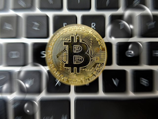 Cinq jeunes âgés de 17 à 22 ans ont été arrêtés et incarcérés, dans le cadre d’une enquête sur le rapt du père d’un influenceur entrepreneur en cryptomonnaie,  a annoncé, samedi 21 juin 2025, le parquet.