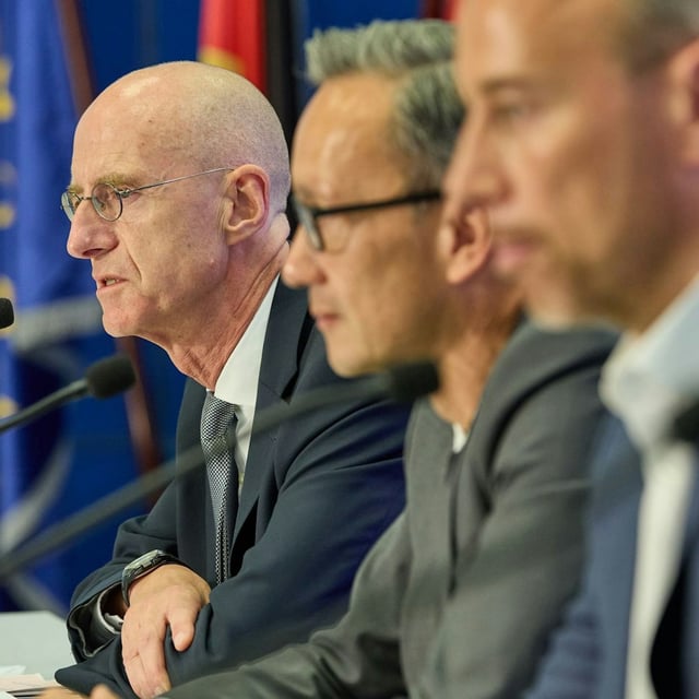 Generalstaatsanwalt Jörg Fröhlich (links) sprach von 123 Straftaten.