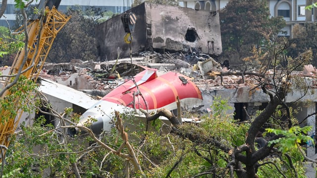 The filmmaker's last mobile location was traced just 700 metres away from the plane crash site in Ahmedabad's Meghani Nagar. 