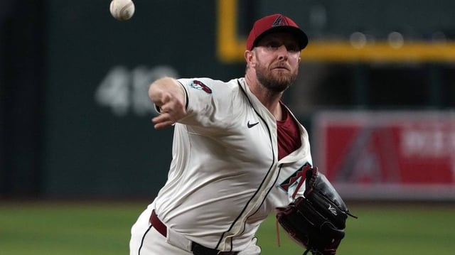 Jun 9, 2025; Phoenix, Arizona, USA; Arizona Diamondbacks pitcher Merrill Kelly (29) throws against the Seattle Mariners in the first inning at Chase Field. Mandatory Credit: Rick Scuteri-Imagn Images