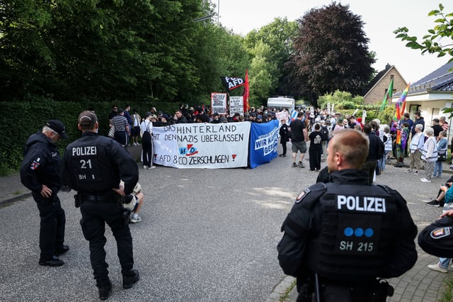 Demonstration gegen den Landesparteitag der AfD Schleswig-Holstein in Henstedt-Ulzburg.