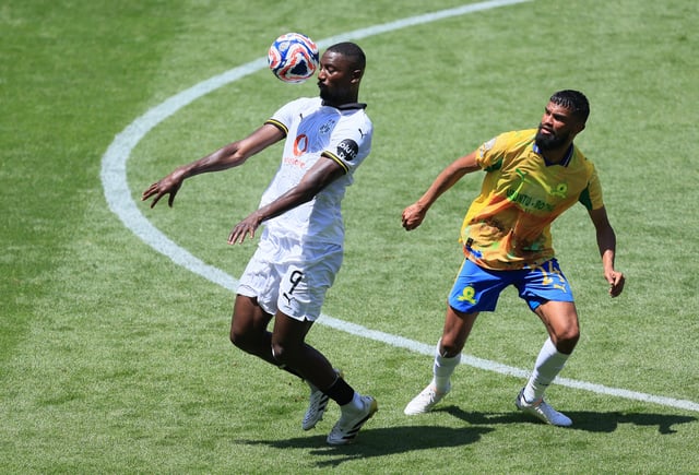 Soccer Football - FIFA Club World Cup - Group F - Mamelodi Sundowns v Borussia Dortmund - TQL Stadium, Cincinnati, Ohio, U.S. - June 21, 2025 Borussia Dortmund's Serhou Guirassy in action with Mamelodi Sundowns' Keanu Cupido IMAGN IMAGES via Reuters/Katie Stratman