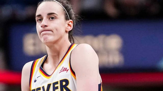 Indiana Fever guard Caitlin Clark (22) reacts to the action Saturday. © Grace Smith/IndyStar / USA TODAY NETWORK via Imagn Images