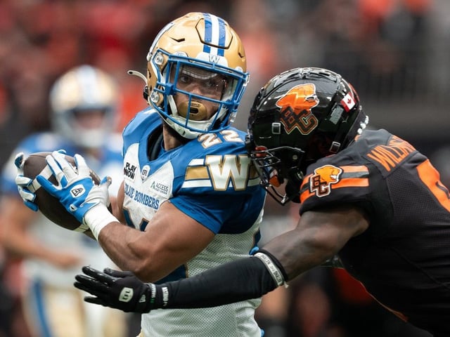  Winnipeg Blue Bombers’ Matthew Peterson is tackled by B.C. Lions’ Deontai Williams during CFL game in Vancouver June 21, 2025.
