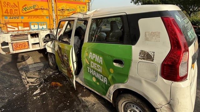 The victim's daughter shared visuals of the crashed WagonR