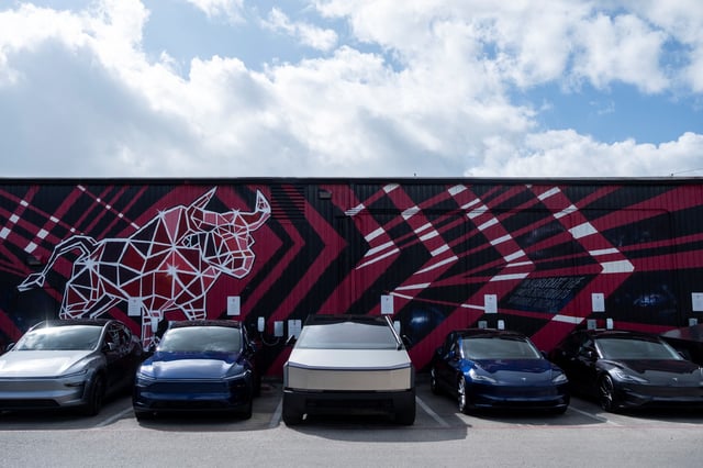 Tesla vehicles are parked outside a Tesla service center and gallery in Austin, Texas, U.S., June 21, 2025. REUTERS/Joel Angel Juarez