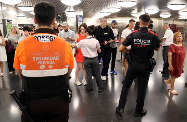 Un control de Mossos y TMB en el metro