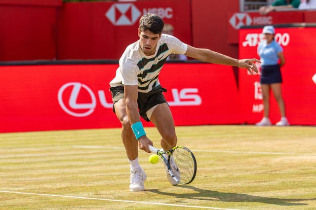 Carlos Alcaraz, durante un partido en Queen's.