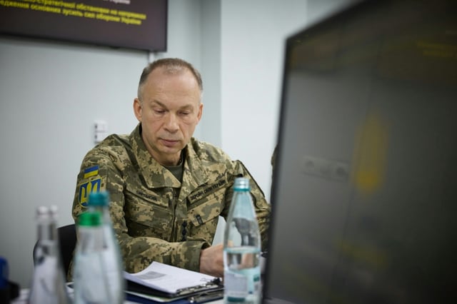 Die ukrainische Armee will nach Angaben von Oberbefehlshaber Oleksandr Syrskyj ihre Angriffe auf militärische Ziele in Russland ausweiten. "Natürlich werden wir weitermachen", sagte Syrskyj.