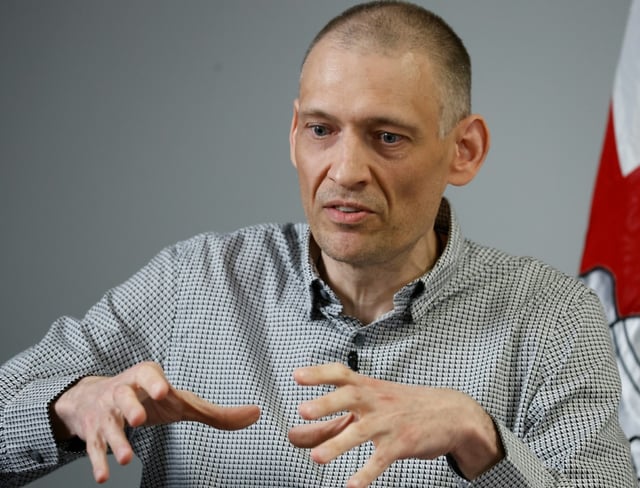 L'opposant bélarusse Sergueï Tikhanovski, lors d'une conférence de presse à Vilnius, le 22 juin 2025
