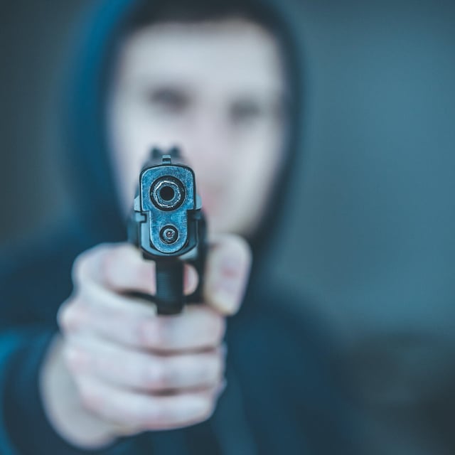 Familie in Nürnberg mit Schreckschusswaffe bedroht