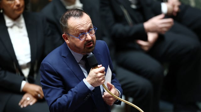Intoxications alimentaires sévères dans l'Aisne: la bactérie E. coli est responsable des symptômes, annonce le ministre de la Santé