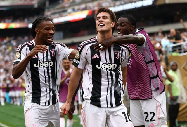 Soccer Football - FIFA Club World Cup - Group G - Juventus v Wydad Casablanca - Lincoln Financial Field, Philadelphia, Pennsylvania, U.S. - June 22, 2025 Juventus' Kenan Yildiz celebrates scoring their third goal with Khephren Thuram and Timothy Weah REUTERS/Lee Smith