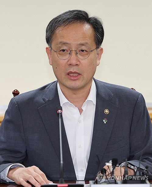 Acting Finance Minister Lee Hyoung-il presides over a meeting on macroeconomic trends and risks at the government complex in Seoul on June 23, 2025. (Yonhap)