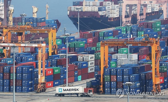 Containers are waiting to be shipped for exports at a port in Pyeongtaek, about 65 kilometers south of Seoul, on June 1, 2025. (Yonhap)