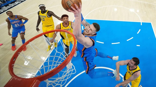 Versenkt den Ball: Isaiah Hartenstein