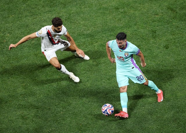 Soccer Football - FIFA Club World Cup - Group G - Manchester City v Al Ain - Mercedes-Benz Stadium, Atlanta, Georgia, U.S. - June 22, 2025 Al Ain's Matias Palacios in action with Manchester City's Josko Gvardiol REUTERS/Amanda Perobelli