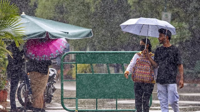 As per IMD data, Bengaluru will see mostly cloudy skies and intermittent rain throughout the week. 