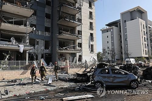 This EPA photo shows a destroyed residential area in Israel's Beer Sheva on June 20, 2025, after Israel and Iran exchanged air strikes. (PHOTO NOT FOR SALE) (Yonhap)