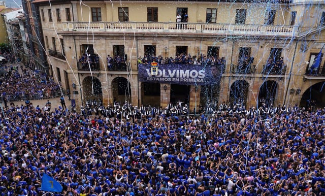 Oviedo celebra por todo lo alto el ascenso a Primera | PACO PAREDES
