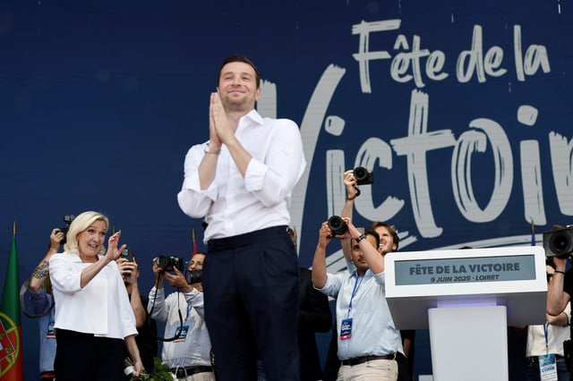 Environ 28% des sondés préfèrent partir en vacances avec le président du Rassemblement national Jordan Bardella.