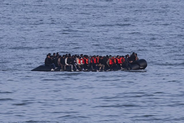 Asylum seekers and migrants sail onboard a small boat in an attempt to cross the English Channel off the beach of Neufchatel-Hardelot, northern France (Photo: Sameer Al-DOUMY / AFP)
