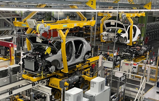 A general view of a production line of German car manufacturer Mercedes-Benz at a factory, in Rastatt, Germany, June 4, 2025.  REUTERS/Christoph Steitz/File Photo