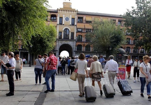 Imagen de archivo de turistas en la plaza de Zocodover de Toledo
