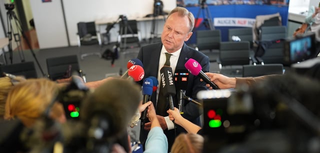 Hamburg: Andy Grote (SPD), Senator für Inneres und Sport, beantwortet in der Innenbehörde die Fragen der Medienvertreterinnen und Medienvertreter