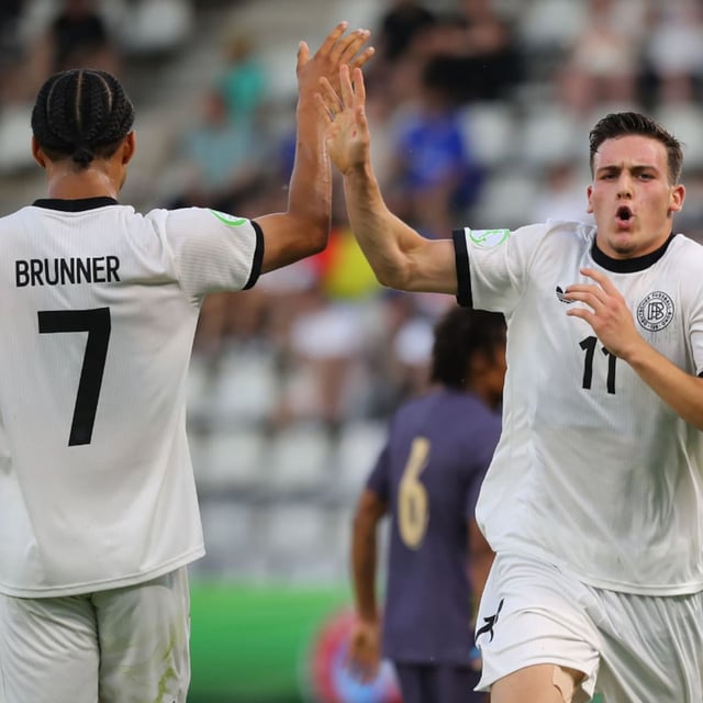 Said El Mala (r.) jubelt nach einem Tor für die deutsche U19.