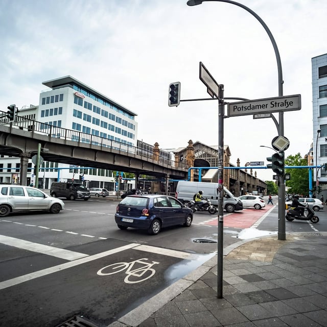 Ein Unbekannter hat die Filiale eines Geldtransferdienstes in der Potsdamer Straße überfallen.