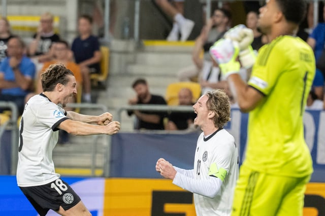 Ekstase pur: Rocco Reitz (l.) und Nick Woltemade bejubeln einen zwischenzeitlichen Treffer beim 3:2 gegen Italien