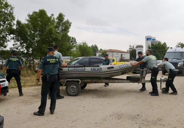 Efectivos de los GEAS se suman a la búsqueda del niño desaparecido en las aguas del Tormes en Salamanca