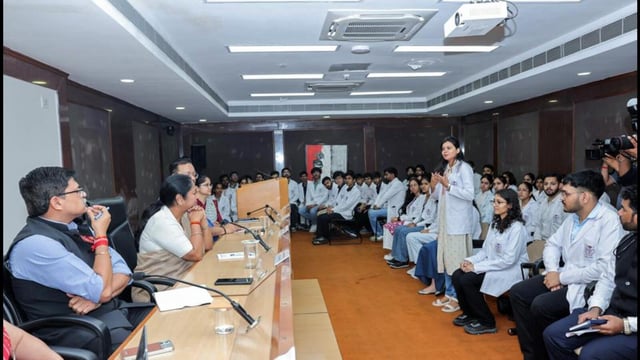 Delhi chief minister Rekha Gupta with doctors of Maulana Azad Medical College (MAMC), in New Delhi on Monday. (CMO Delhi X)