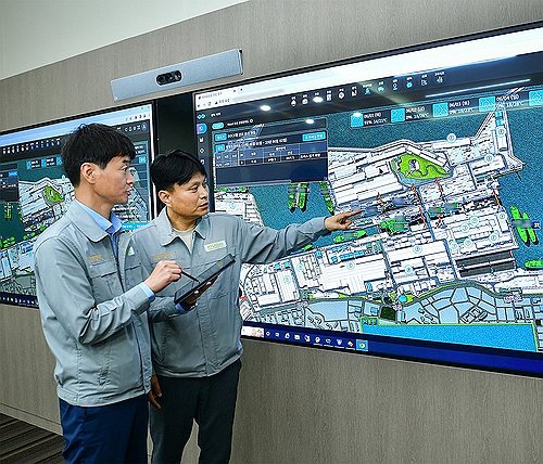 This undated image, provided by HD Hyundai Co., shows company officials. (PHOTO NOT FOR SALE) (Yonhap) 